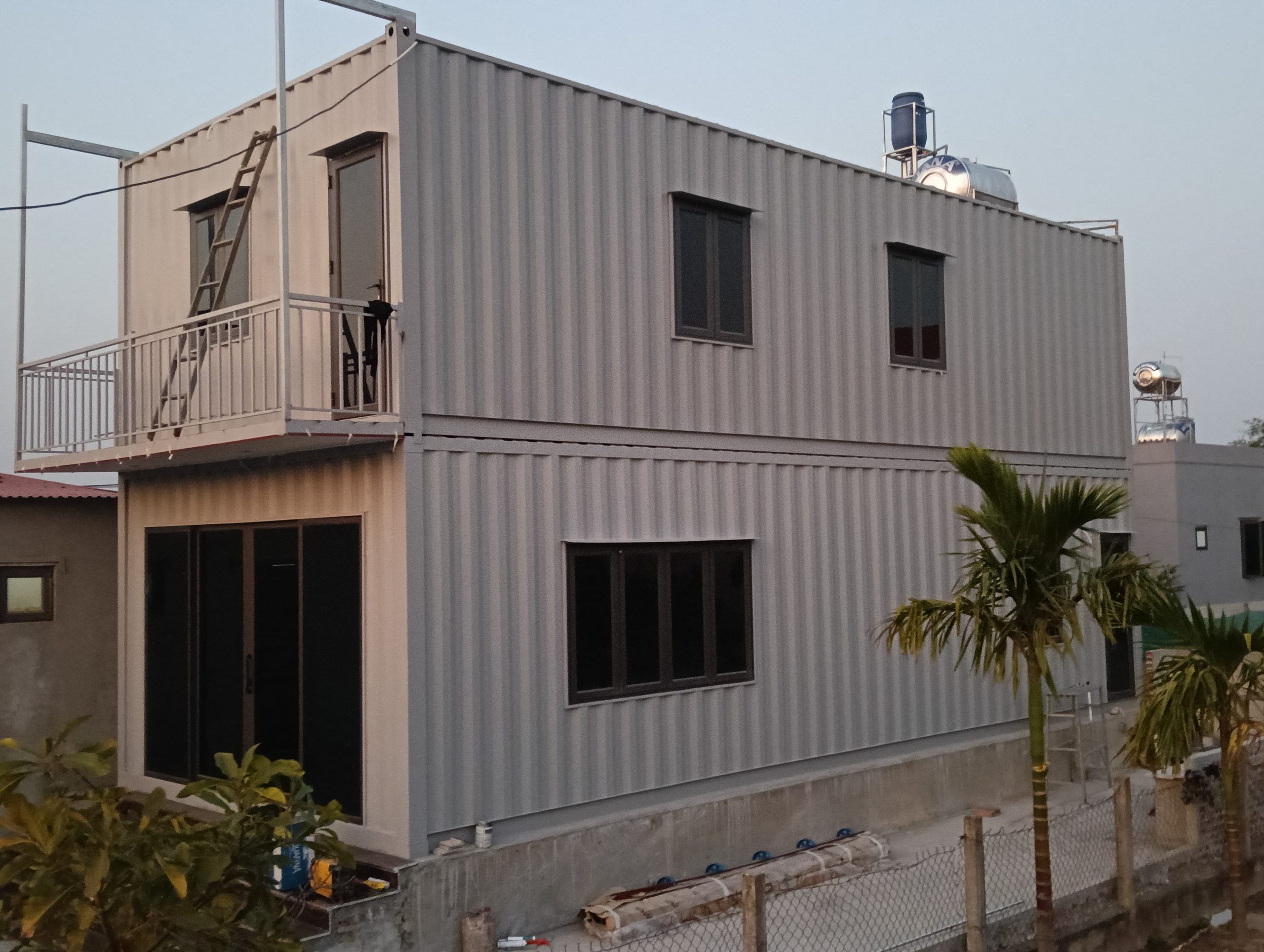 Nhà container nhỏ tiện nghi thực tế dành cho gia đình trẻ