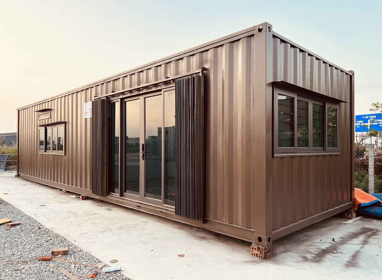 Nhà container nhỏ tiện nghi thực tế dành cho gia đình trẻ