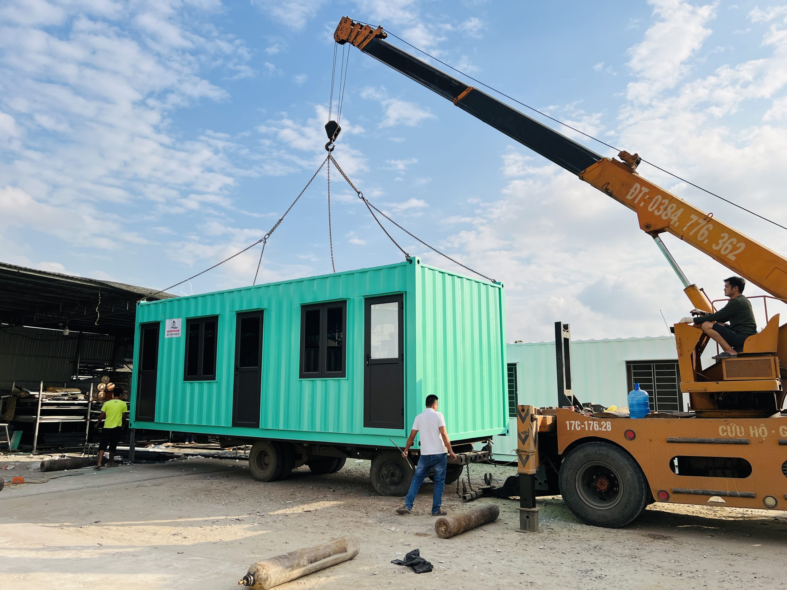 Nhà container nhỏ tiện nghi thực tế dành cho gia đình trẻ